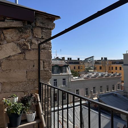 White Door Apartments Heart Of Odessa 1 Экстерьер фото