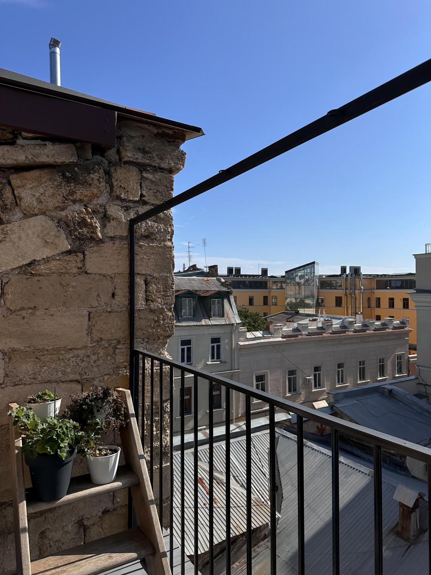 White Door Apartments Heart Of Odessa 1 Экстерьер фото
