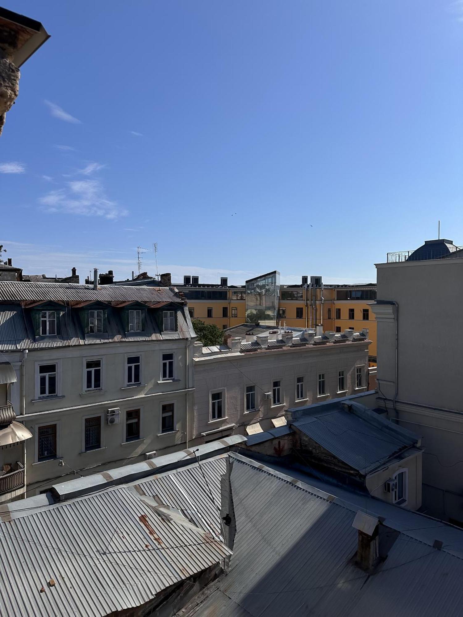 White Door Apartments Heart Of Odessa 1 Экстерьер фото